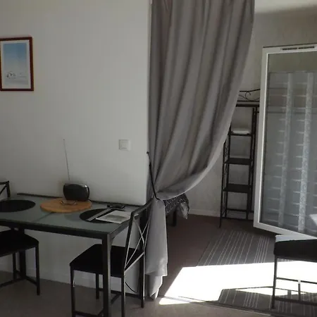 Apartment T2 ,parking Prive,terrasse, 10 Mns A Pieds De La Cite Corsaire Et Ses Plages *