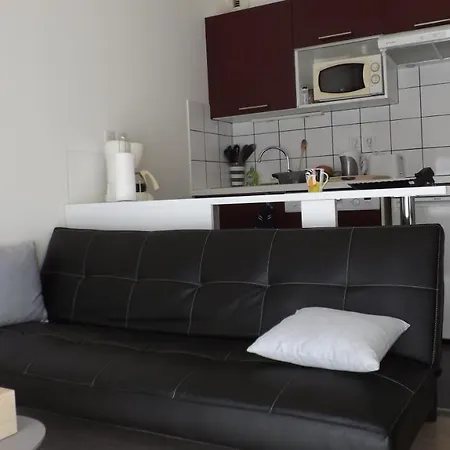 T2 ,parking Prive,terrasse, 10 Mns A Pieds De La Cite Corsaire Et Ses Plages