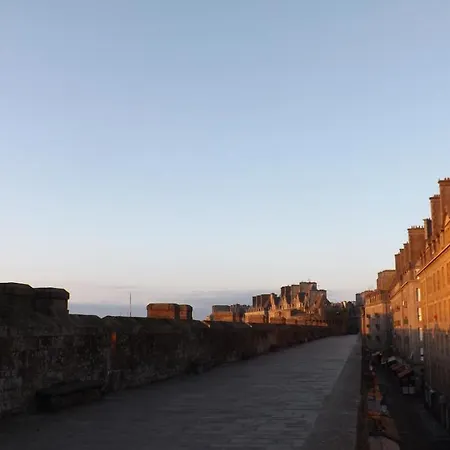 T2 ,parking Prive,terrasse, 10 Mns A Pieds De La Cite Corsaire Et Ses Plages Saint-Malo