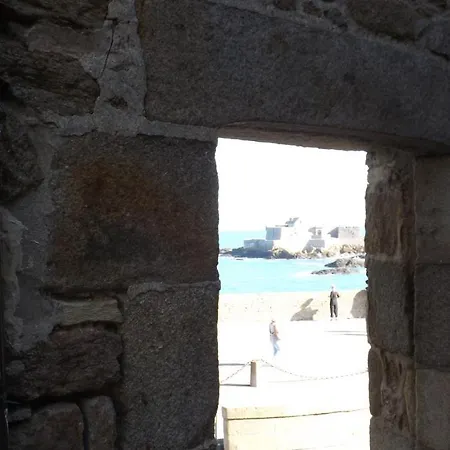 T2 ,parking Prive,terrasse, 10 Mns A Pieds De La Cite Corsaire Et Ses Plages Saint-Malo