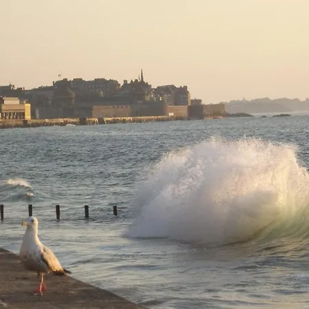 T2 ,parking Prive,terrasse, 10 Mns A Pieds De La Cite Corsaire Et Ses Plages * Saint-Malo
