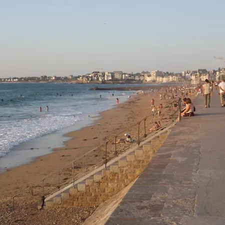 T2 ,parking Prive,terrasse, 10 Mns A Pieds De La Cite Corsaire Et Ses Plages
