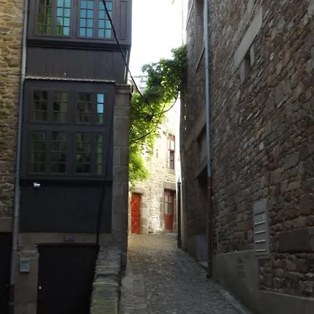 T2 ,parking Prive,terrasse, 10 Mns A Pieds De La Cite Corsaire Et Ses Plages