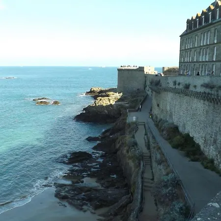 T2 ,parking Prive,terrasse, 10 Mns A Pieds De La Cite Corsaire Et Ses Plages *