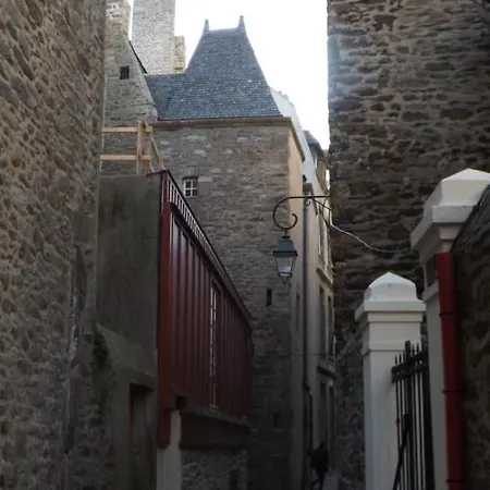 Apartment T2 ,parking Prive,terrasse, 10 Mns A Pieds De La Cite Corsaire Et Ses Plages Saint-Malo