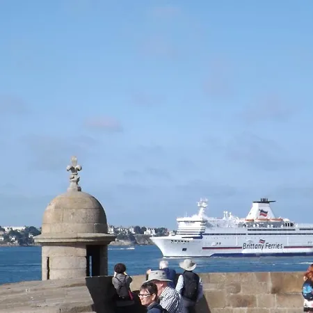 T2 ,parking Prive,terrasse, 10 Mns A Pieds De La Cite Corsaire Et Ses Plages *